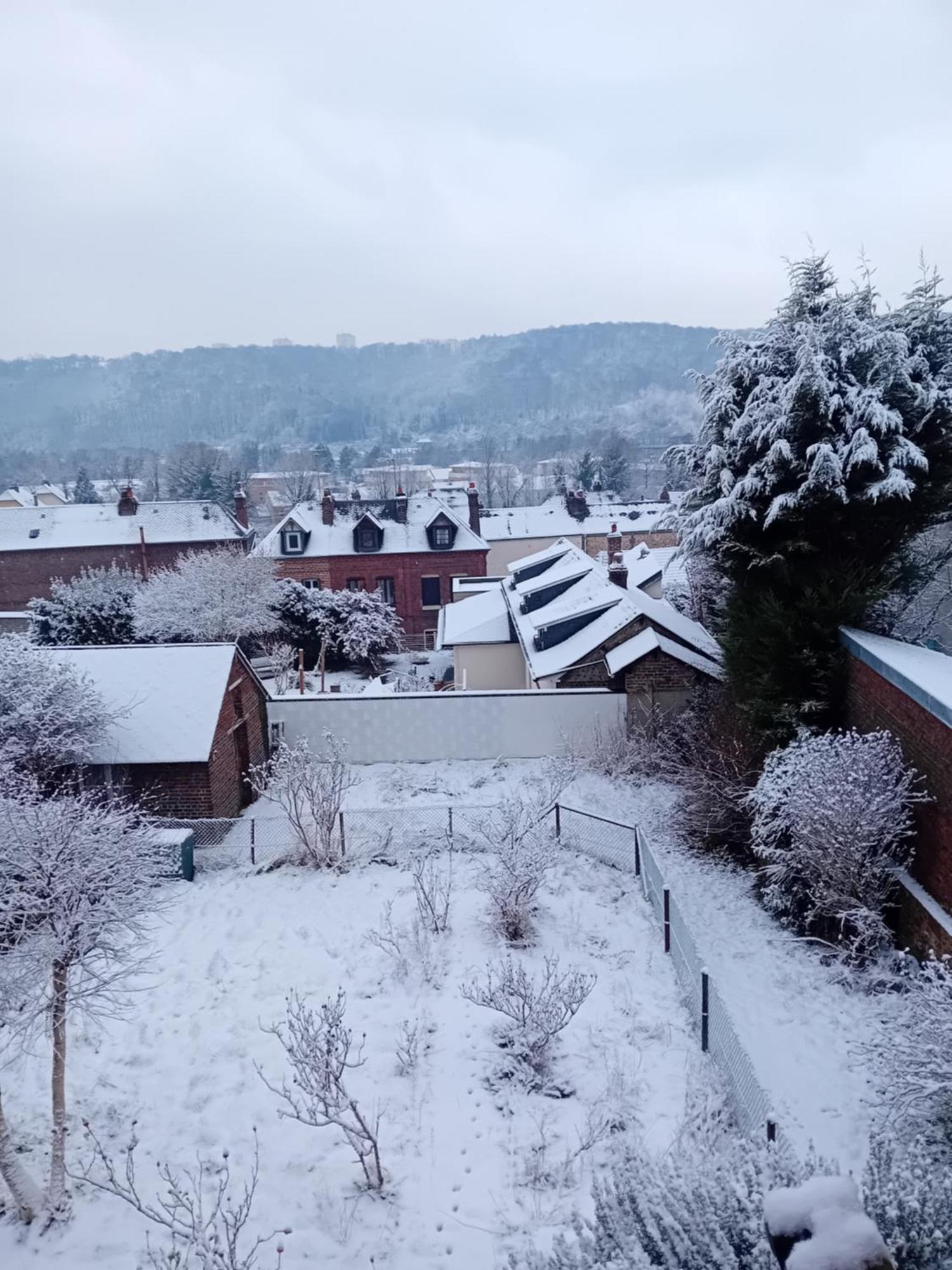 Appartamento Le Nid Normand Avec Terrasse - Stationnement Facile Et Gratuit - 5 Min Seine Deville-les-Rouen Esterno foto